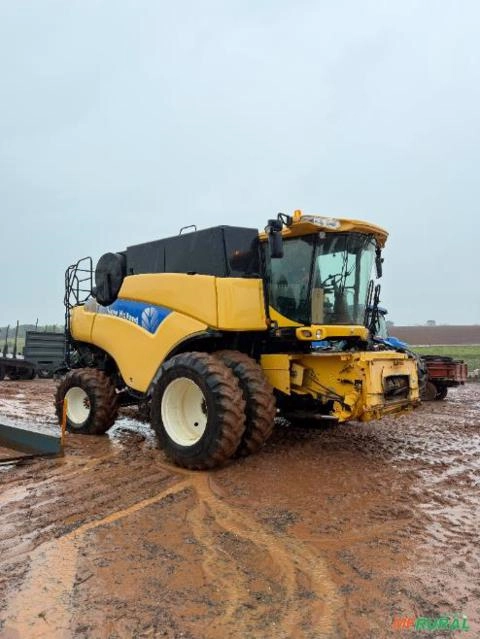 Colheitadeira New Holland CR 9060 Ano 2013 Imagem Colheitadeira New Holland CR 9060 Ano 2013