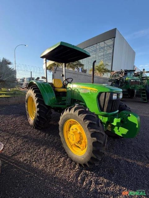 Trator John Deere 5075 E (4x4) 75cv Ano 2015 Imagem Trator John Deere 5075 E (4x4) 75cv Ano 2015