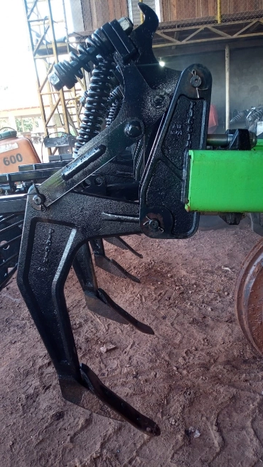 Imagem Escarificador Piccin 13 hastes Imagem Escarificador Piccin 13 hastes