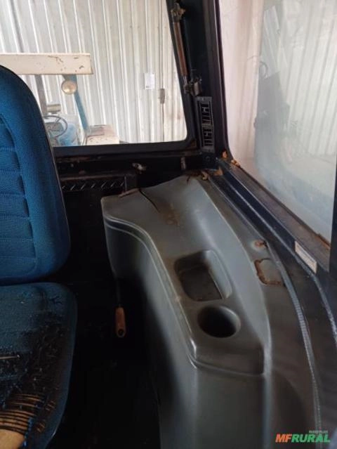 Imagem Trator New Holland TM 135 4x4 ano 02 Imagem Trator New Holland TM 135 4x4 ano 02