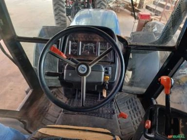 Imagem Trator New Holland TM 135 4x4 ano 02 Imagem Trator New Holland TM 135 4x4 ano 02