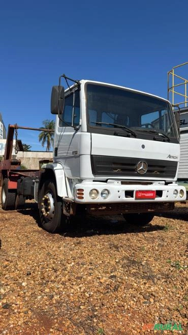 Caminhão Mercedes Atron 1719 Ano 2013 Imagem Caminhão Mercedes Atron 1719 Ano 2013