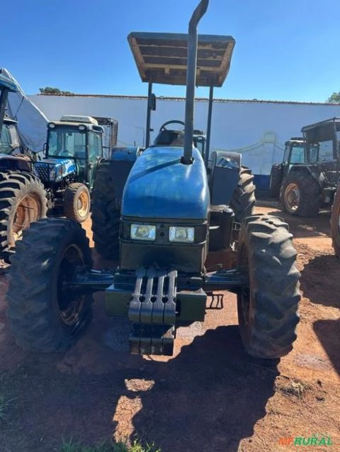Trator de Pneus New Holland TL 75E 4x4 - Lote 51 Imagem Trator de Pneus New Holland TL 75E 4x4 - Lote 51