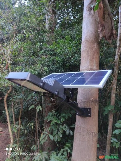 Luminária solar pública com placa solar Imagem Luminária solar pública com placa solar