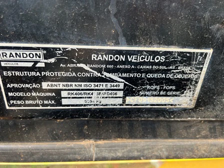 Retroescavadeira Randon RD 406