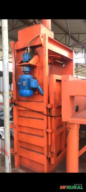 Prensa hidráulica enfardadeira Imagem Prensa hidráulica enfardadeira