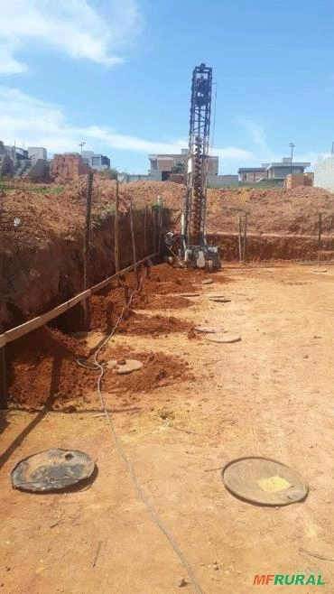 Imagem Máquina perfuratriz Imagem Máquina perfuratriz