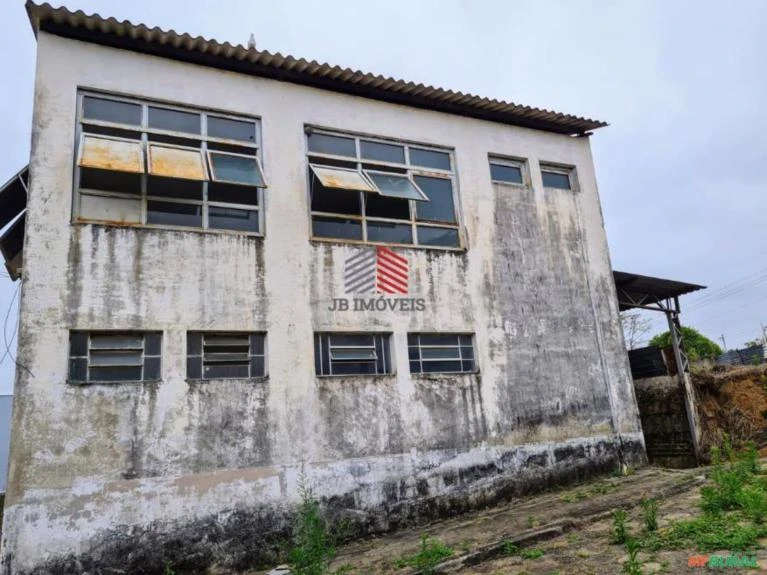 GALPÃO COMERCIAL -DEPÓSITO- ARMAZÉN - LOGÍSTICO - COM  AMPLA ÁREA PARA CIRCULAÇÃO DE CAMINHÕES.