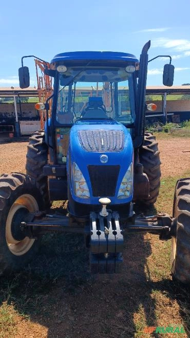 Trator New Holland TL 75 E 4x4 ano 18 Imagem Trator New Holland TL 75 E 4x4 ano 18