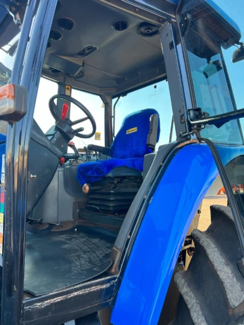 Trator New Holland T 7040 Ano 2013