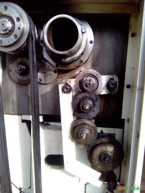 Imagem Torno mecânico robusto de três metrôs de barramento Imagem Torno mecânico robusto de três metrôs de barramento