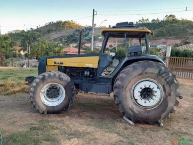 Trator BH180 - Aceito troca em camionete Imagem Trator BH180 - Aceito troca em camionete