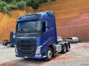 Caminhão Volvo FH 540 6x4 Azul