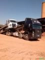 Faço fretes de máquina e equipamento caminhão plataforma hidráulica 11 MTS bitruck Imagem Faço fretes de máquina e equipamento caminhão plataforma hidráulica 11 MTS bitruck