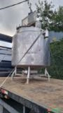 Tanque de Armazenamento Inox 304 - 3.000 litros com misturador Imagem Tanque de Armazenamento Inox 304 - 3.000 litros com misturador