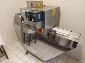 Dosadora semiautomática de pão de queijo em inox marca JMF