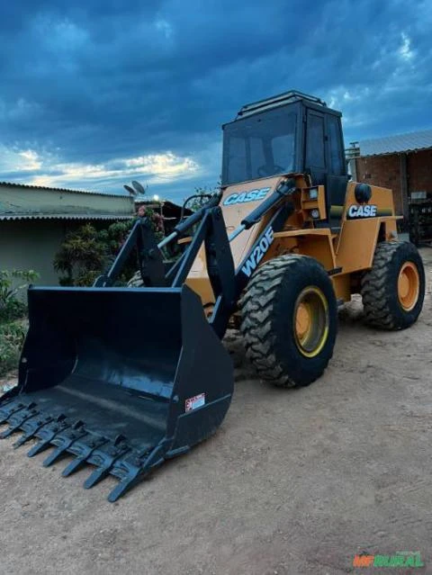 Pá Carregadeira CASE W20E 2004 em Mias Gerais Imagem Pá Carregadeira CASE W20E 2004 em Mias Gerais
