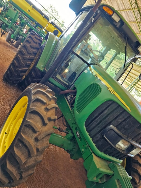 Imagem Trator John Deere 6415 Imagem Trator John Deere 6415