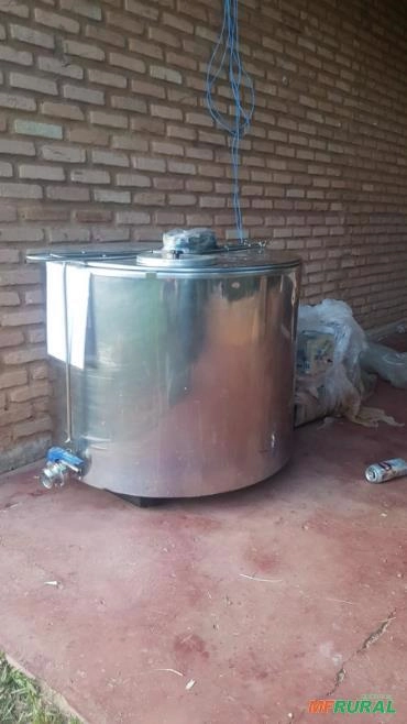 Resfriador de Leite 300 litros Imagem Resfriador de Leite 300 litros