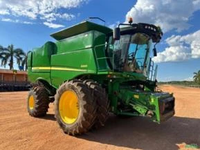 Colheitadeira John Deere S660 sem plataforma