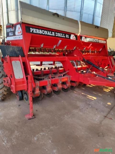 Semeadeira Personalli para Trigo em Perfeito estado Imagem Semeadeira Personalli para Trigo em Perfeito estado