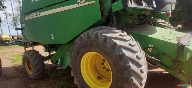 Imagem COLHEDORA JOHN DEERE 1550 COM PLATAFORMA DE SOJA Imagem COLHEDORA JOHN DEERE 1550 COM PLATAFORMA DE SOJA