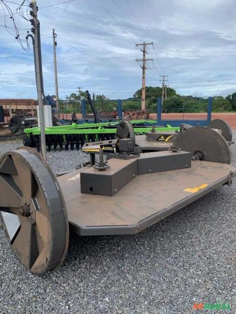 Roçadeira de arrasto 3400 Almeida Imagem Roçadeira de arrasto 3400 Almeida