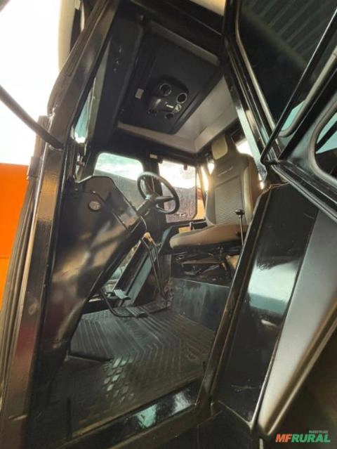 Imagem Trator Bh 180 com Auto Carregável Tmo, 7mt. Imagem Trator Bh 180 com Auto Carregável Tmo, 7mt.