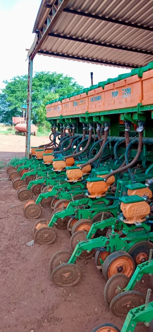 Plantadeira VICTÓRIA TOP PNEUMÁTICA Imagem Plantadeira VICTÓRIA TOP PNEUMÁTICA