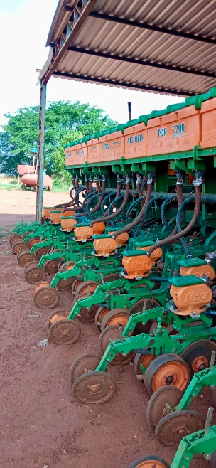 Plantadeira VICTÓRIA TOP PNEUMÁTICA Imagem Plantadeira VICTÓRIA TOP PNEUMÁTICA