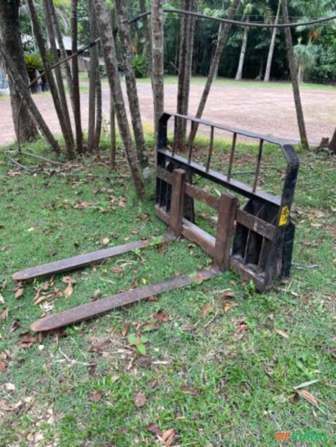 Imagem Garfo paleteiro mini carregadeira Volvo Imagem Garfo paleteiro mini carregadeira Volvo