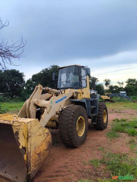Pá Carregadeira Komatsu WA320 Imagem Pá Carregadeira Komatsu WA320