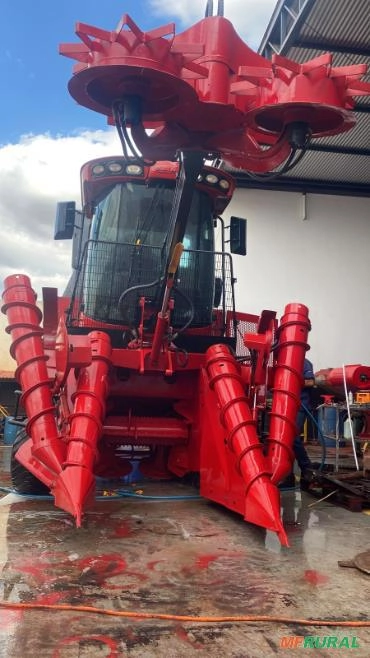 Colhedora de Cana CASE A8000 | 2011 | Revisada e operativa (Pneu) Imagem Colhedora de Cana CASE A8000 | 2011 | Revisada e operativa (Pneu)