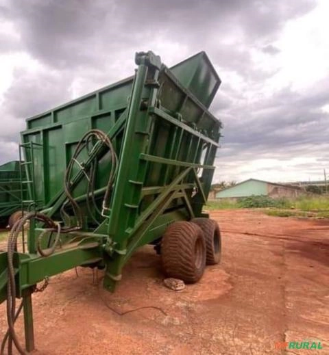 Transbordo de Grãos 15 TON. Hidráulica Revisada. Cor Verde John Deere Imagem Transbordo de Grãos 15 TON. Hidráulica Revisada. Cor Verde John Deere