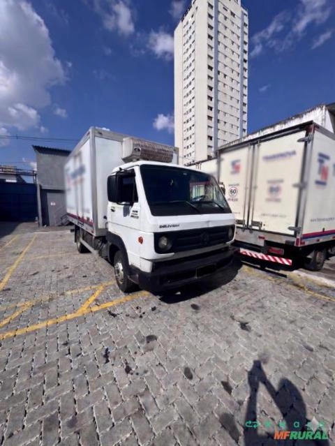 Caminhão Volkswagen 8.160 DRC 4X2 + baú refrigerado Imagem Caminhão Volkswagen 8.160 DRC 4X2 + baú refrigerado