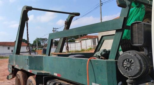 POLIGUINDASTE DUPLO DE CARRINHO Imagem POLIGUINDASTE DUPLO DE CARRINHO