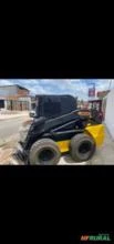 Mini carregadeira New Holland L220