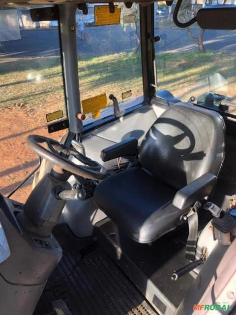 Imagem Valtra BH 180 (4x4) 180 cv Imagem Valtra BH 180 (4x4) 180 cv