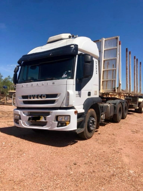 Caminhão Iveco Stralis 800S Branco 2013/2014 Imagem Caminhão Iveco Stralis 800S Branco 2013/2014