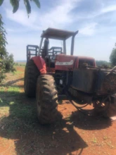 Trator com auto-carregável Massey Ferguson 650