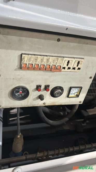 Imagem TORRE DE ILUMINAÇÃO Imagem TORRE DE ILUMINAÇÃO