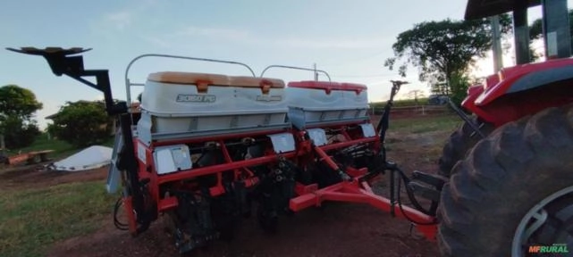 Imagem Plantadeira Jumil 3060 - 8 linhas - Ano 2014 Imagem Plantadeira Jumil 3060 - 8 linhas - Ano 2014
