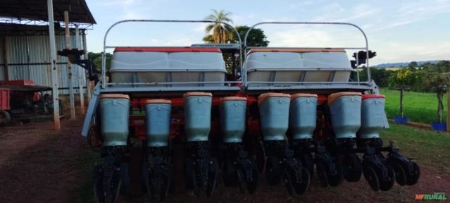 Imagem Plantadeira Jumil 3060 - 8 linhas - Ano 2014 Imagem Plantadeira Jumil 3060 - 8 linhas - Ano 2014