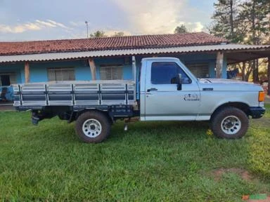 FORD F1000 COM CARROCERIA ORIGINAL E DE MADEIRA