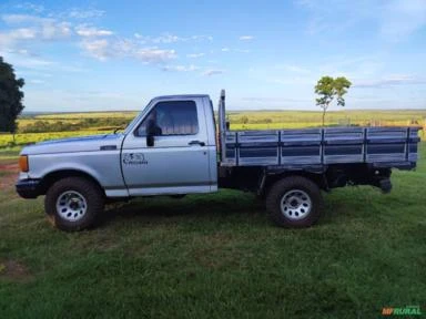 FORD F1000 COM CARROCERIA ORIGINAL E DE MADEIRA