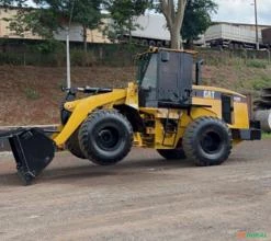 PÁ CARREGADEIRA CATERPILLAR - 938G