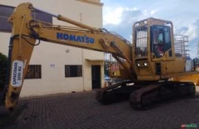 ESCAVADEIRA FLORESTAL KOMATSU  MODELO PC200 FLORESTAL  ANO 2017