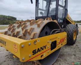 ROLO SANY  MODELO SSRC120 C10 ANO 2022 SEMINOVO HORÍMETRO: APENAS 500 HORAS LISO COM KIT PATA