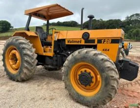 TRATOR AGRÍCOLA VALMET MODELO 128 4X4  ANO 1990 OPERACIONAL