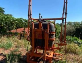 Pulverizador com comando hidráulico